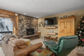 Large Outdoor Hot Tub, Easy Walk to Base Area Activities